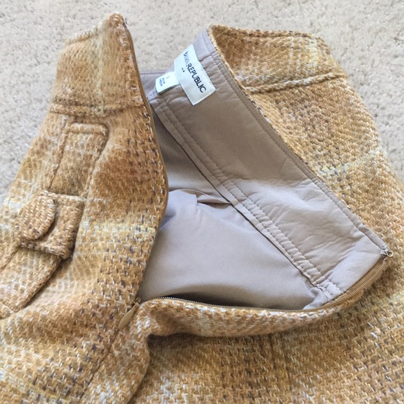Banana Republic Wool Skirt - Picture 4 of 7